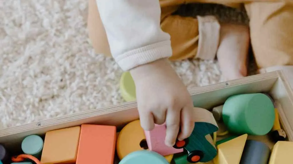 Ces jeux sont importants pour la technique Montessori de stimulation de l’attention.